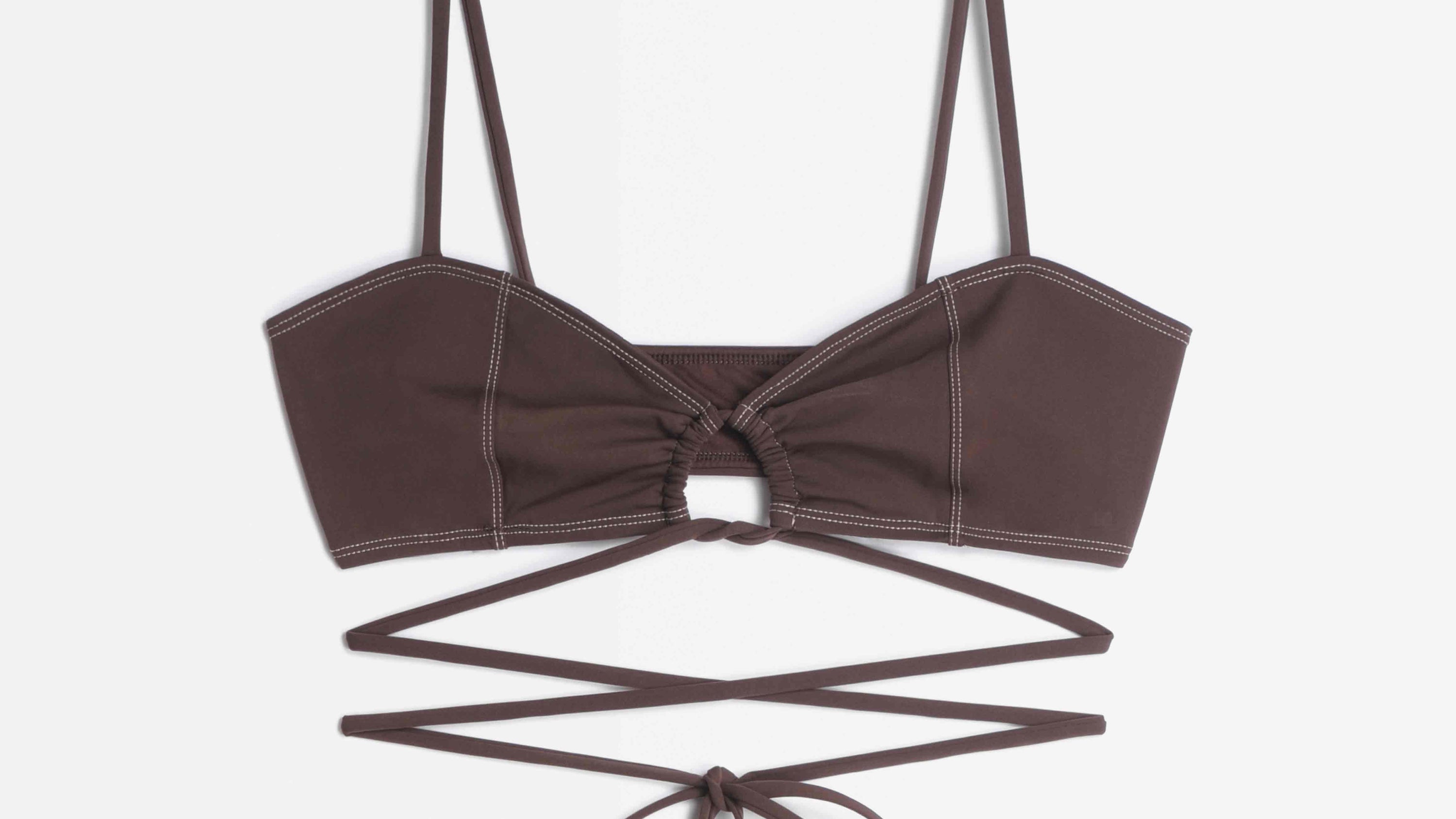 Quel maillot de bain choisir pour les petites poitrines ? – Icone Lingerie